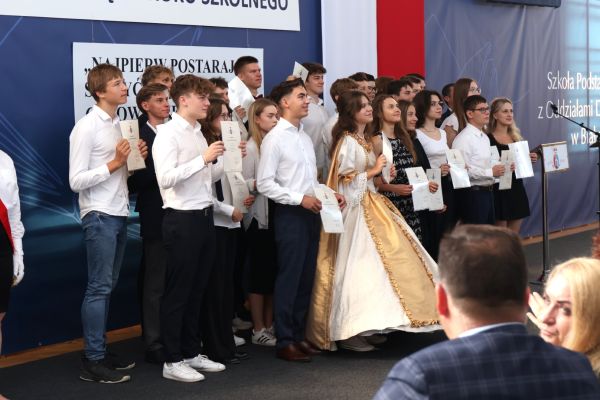 Rozpoczęcie roku 2024-2025 klasy 1-4 Rozpoczęcie roku 2024-2025 klasy 1-4 - kliknięcie spowoduje powiększenie zdjęcia