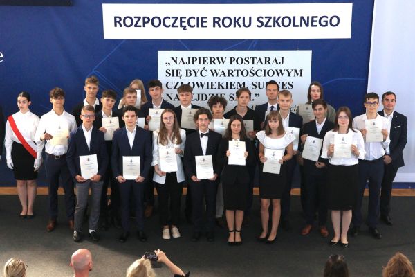 Rozpoczęcie roku 2024-2025 klasy 1-4 Rozpoczęcie roku 2024-2025 klasy 1-4 - kliknięcie spowoduje powiększenie zdjęcia