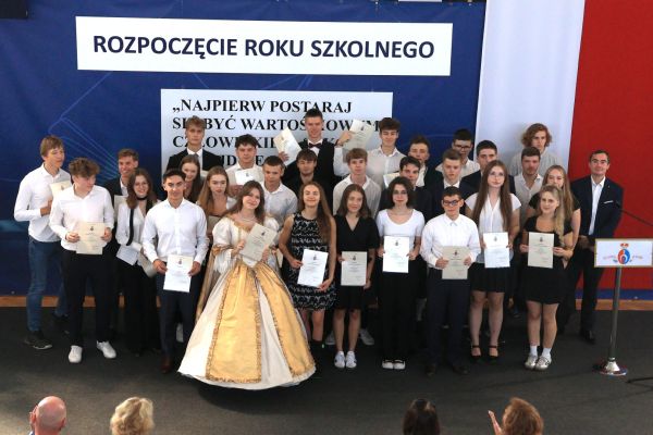 Rozpoczęcie roku 2024-2025 klasy 1-4 Rozpoczęcie roku 2024-2025 klasy 1-4 - kliknięcie spowoduje powiększenie zdjęcia