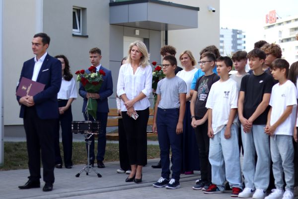 Uroczyste otwarcie nowej części szkoły Uroczyste otwarcie nowej części szkoły - kliknięcie spowoduje powiększenie zdjęcia