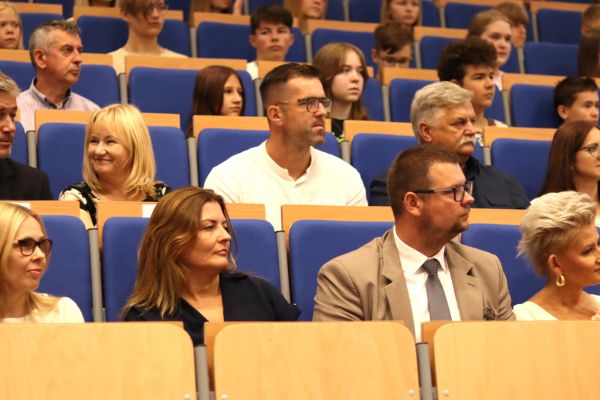 Uroczyste otwarcie nowej części szkoły Uroczyste otwarcie nowej części szkoły - kliknięcie spowoduje powiększenie zdjęcia