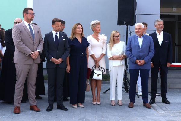 Uroczyste otwarcie nowej części szkoły Uroczyste otwarcie nowej części szkoły - kliknięcie spowoduje powiększenie zdjęcia