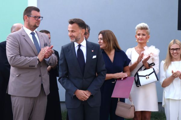 Uroczyste otwarcie nowej części szkoły Uroczyste otwarcie nowej części szkoły - kliknięcie spowoduje powiększenie zdjęcia