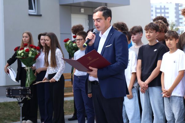 Uroczyste otwarcie nowej części szkoły Uroczyste otwarcie nowej części szkoły - kliknięcie spowoduje powiększenie zdjęcia