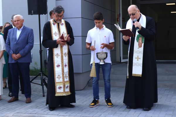 Uroczyste otwarcie nowej części szkoły Uroczyste otwarcie nowej części szkoły - kliknięcie spowoduje powiększenie zdjęcia