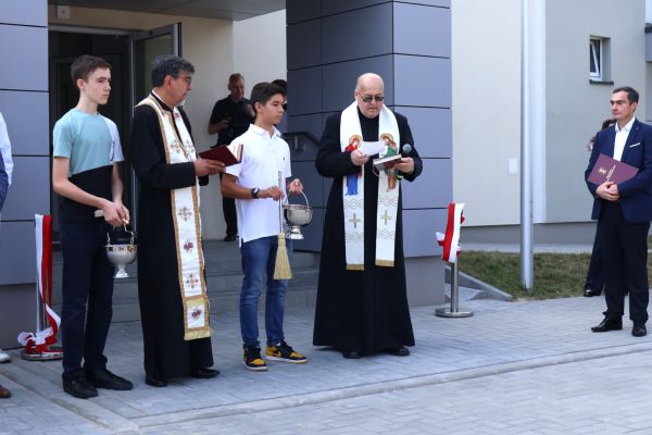 Uroczyste otwarcie nowej części szkoły Uroczyste otwarcie nowej części szkoły - kliknięcie spowoduje powiększenie zdjęcia