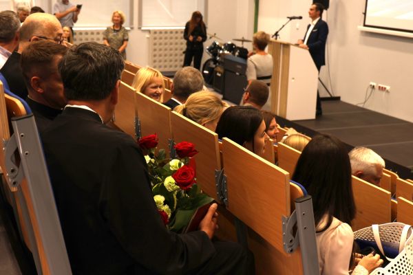 Uroczyste otwarcie nowej części szkoły Uroczyste otwarcie nowej części szkoły - kliknięcie spowoduje powiększenie zdjęcia