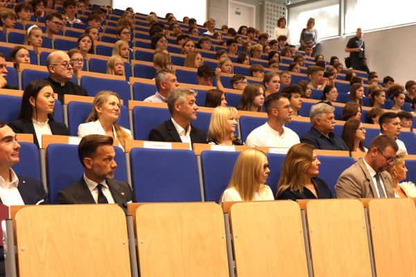 Uroczyste otwarcie nowej części szkoły Uroczyste otwarcie nowej części szkoły - kliknięcie spowoduje powiększenie zdjęcia