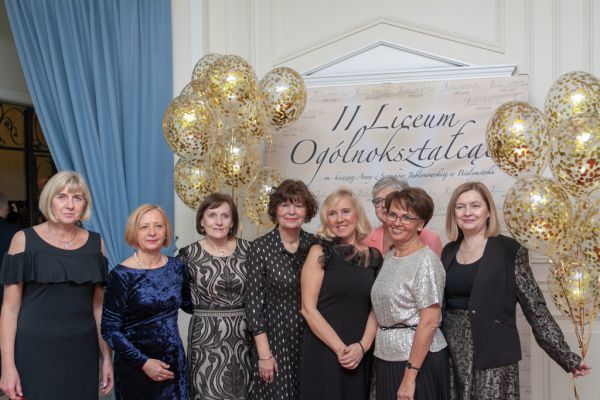 Wspólne zdjęcie kadry pedagogicznej - kliknięcie spowoduje powiększenie zdjęcia Wspólne zdjęcie kadry pedagogicznej