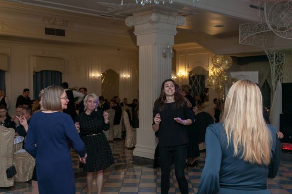 Zabawa na parkiecie - kliknięcie spowoduje powiększenie zdjęcia Zabawa na parkiecie