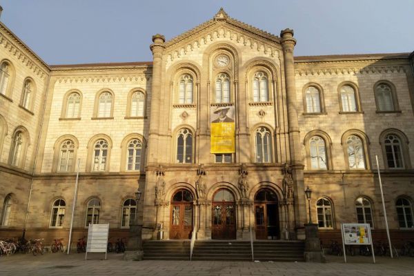 Getynga, uniwersytet