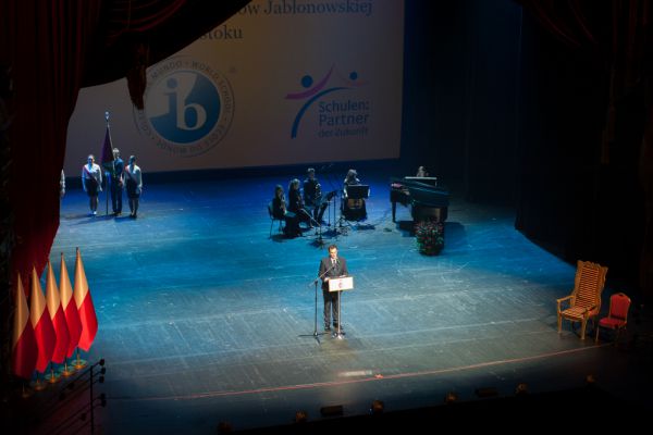 Pan dyrektor, przemówienie- kliknięcie spowoduje powiększenie zdjęcia Pan dyrektor, przemówienie