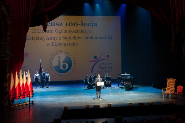 Pan dyrektor, przemówienie- kliknięcie spowoduje powiększenie zdjęcia Pan dyrektor, przemówienie