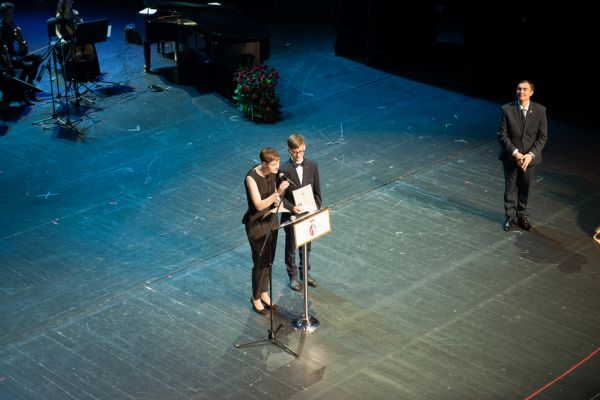 Przemówienie nagrodzonych uczniów- kliknięcie spowoduje powiększenie zdjęcia Przemówienie nagrodzonych uczniów