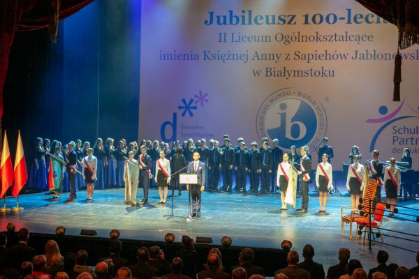 Odśpiewanie Hymnu Polski- kliknięcie spowoduje powiększenie zdjęcia Odśpiewanie Hymnu Polski