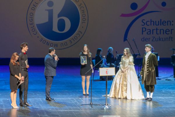 Sapieha, Sapieżanka, Pan dyrektor- kliknięcie spowoduje powiększenie zdjęcia Sapieha, Sapieżanka, Pan dyrektor