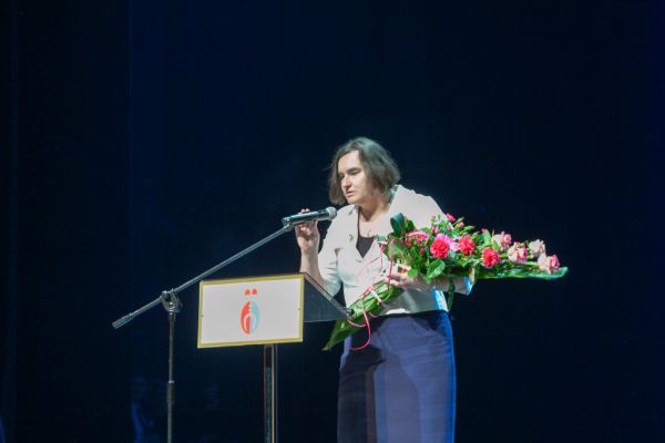 Przemówienie, nagrodzona nauczycielka- kliknięcie spowoduje powiększenie zdjęcia Przemówienie, nagrodzona nauczycielka