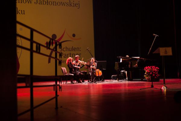 Występ skrzypcowy- kliknięcie spowoduje powiększenie zdjęcia Występ skrzypcowy