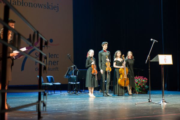 Uczniowie II LO, skrzypce- kliknięcie spowoduje powiększenie zdjęcia Uczniowie II LO, skrzypce