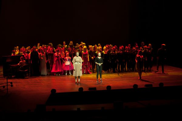 Wspólne zdjęcie uczestników spektaklu- kliknięcie spowoduje powiększenie zdjęcia Wspólne zdjęcie uczestników spektaklu