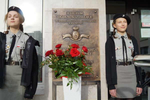 Tablica pamiątkowa, harcerze