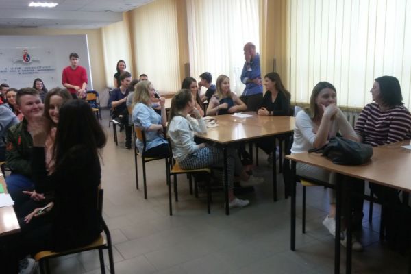 Uczniowie w klasie Masterminds of Science Quiz