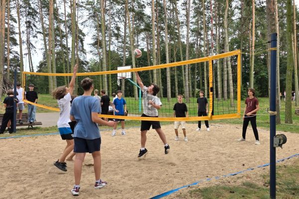 Wyjazd integracyjny klas pierwszych LO 2025 Wyjazd integracyjny klas pierwszych LO 2025