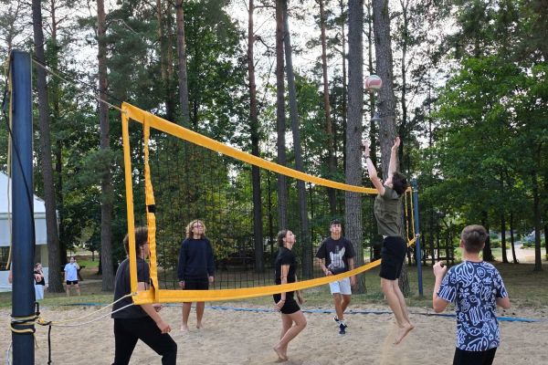 Wyjazd integracyjny klas pierwszych LO 2025 Wyjazd integracyjny klas pierwszych LO 2025