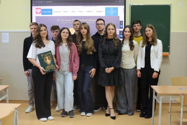 Wybory Sapieżanki i Sapiehy II LO -kliknięcie spowoduje powiększenie zdjęcia Wybory Sapieżanki i Sapiehy II LO