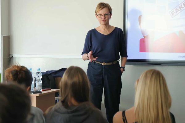 Czy edukacja może zatrzymać dezinformację 2025