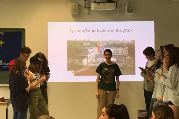 Uczniowie Erasmus, prezentacja na rzutniku