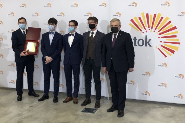 Pamiątkowe zdjęcie z Prezydentem Miasta - kliknięcie spowoduje powiększenie zdjęcia Pamiątkowe zdjęcie z Prezydentem Miasta