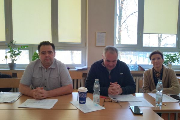 Komisja egzaminacyjna w składzie: pani wicedyrektor Marta Zackiewicz-Wasilewska, Martin Janczyk, Łukasz Krawczyk